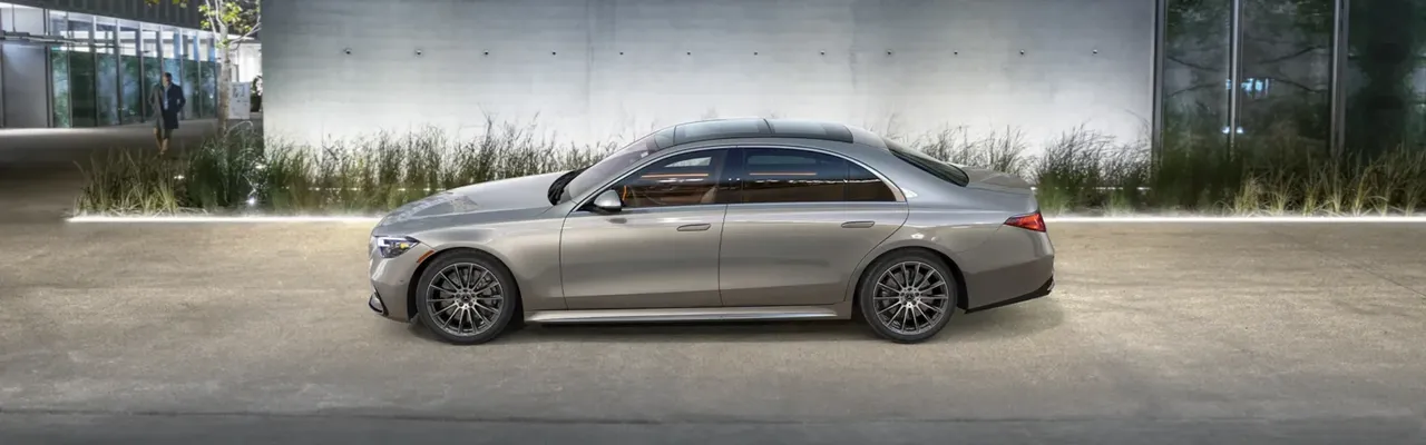 Mercedes-Benz S580 Sedan rental #4